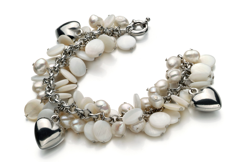 flat pearls bracelet - how to layer pearl jewelry- best pearl jewelry for everyday wear