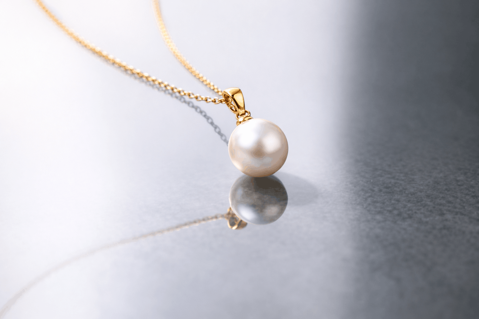 pearlsonly-blog-127-image-5-pearl - Parel hanger aan gouden ketting - Parelsieraden - pearlsonly